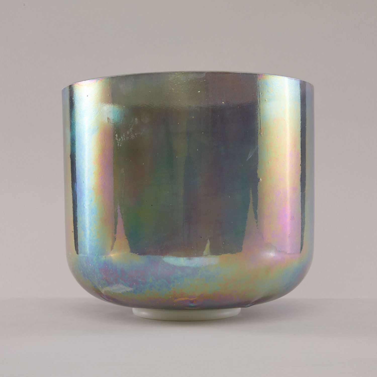 inner-bloom-sound-therapy-crystal-bowls-9'-D#-45-Laughing-Buddha-Ocean-Gold-(inside)